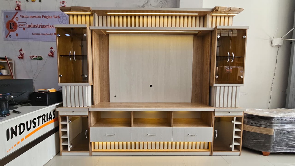 Separador de 2.60 x 2.20 para TV de 75"